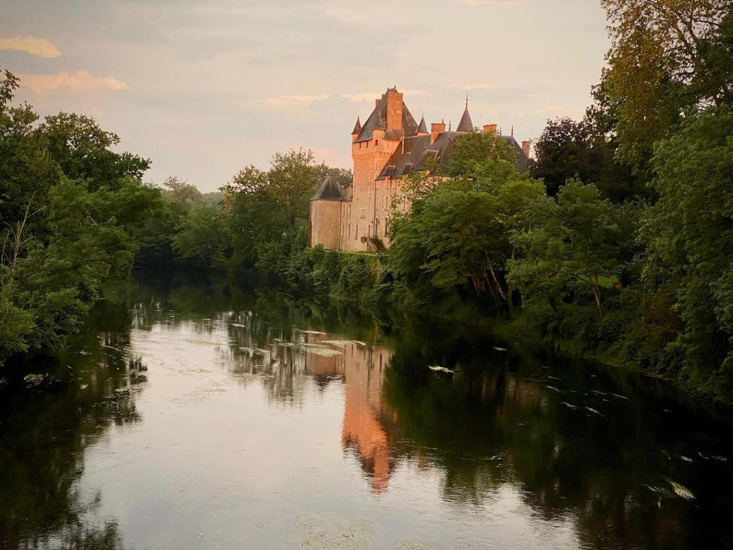 Chateau De La Tour En Brenne Bed & Breakfast